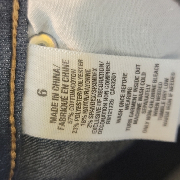 Aeropostale designed in NYC MIDI size 6 shorts - Picture 6 of 7